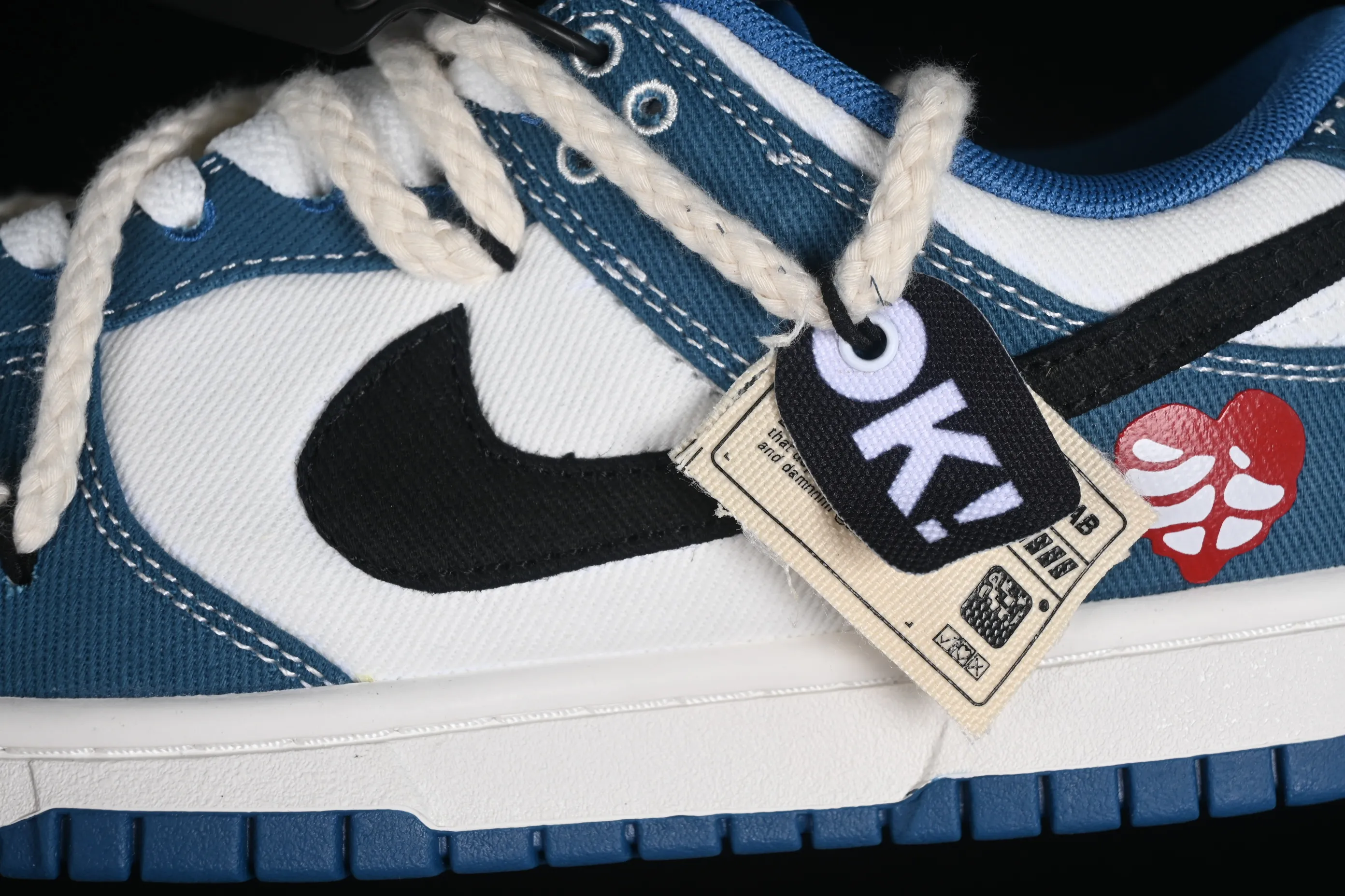 All categories Nk SB Dunk series Nk SB Dunk Low low-top sneakers Nk Dunk Low black and white blue high street style Sashiko embroidery hemp rope deconstruction SB strap low-top casual sneakers DV0834-101